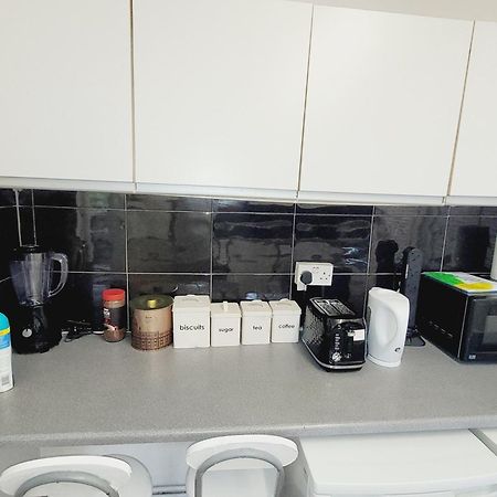 Excellent Double Rooms In Cheap Rate Around Central Лондон Екстериор снимка