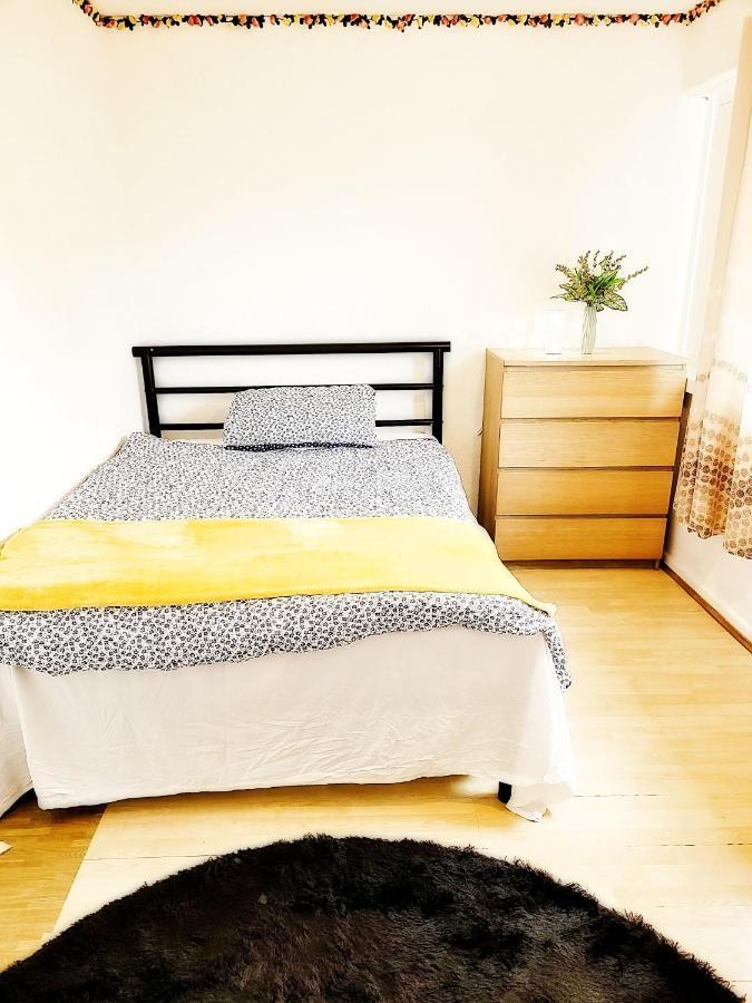 Excellent Double Rooms In Cheap Rate Around Central Лондон Екстериор снимка