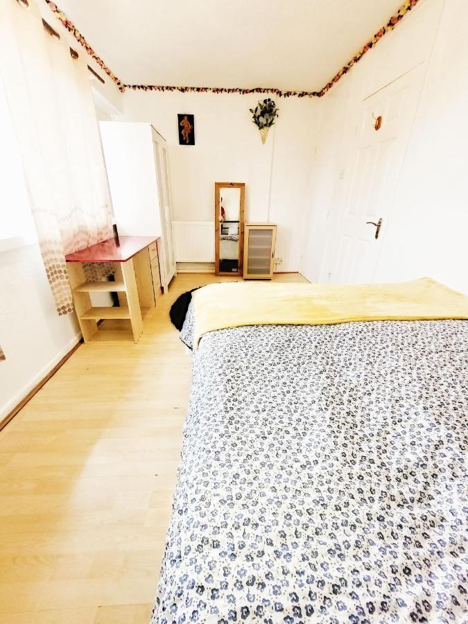 Excellent Double Rooms In Cheap Rate Around Central Лондон Екстериор снимка
