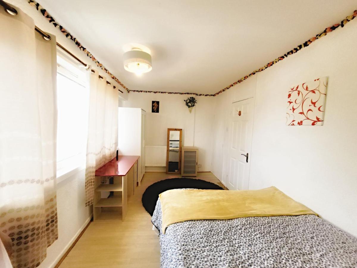Excellent Double Rooms In Cheap Rate Around Central Лондон Екстериор снимка