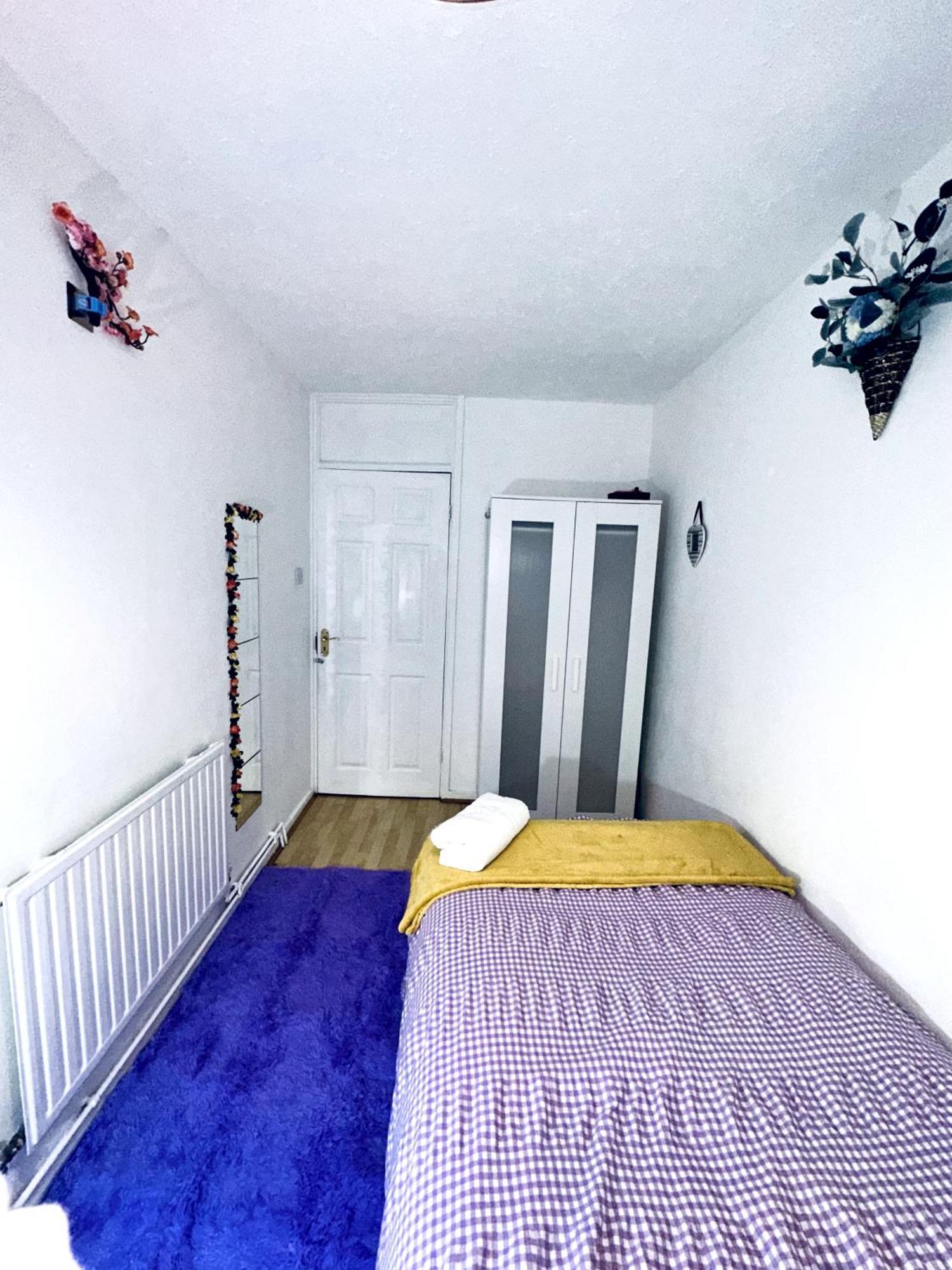 Excellent Double Rooms In Cheap Rate Around Central Лондон Екстериор снимка