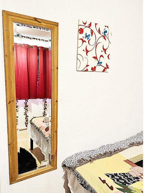 Excellent Double Rooms In Cheap Rate Around Central Лондон Екстериор снимка
