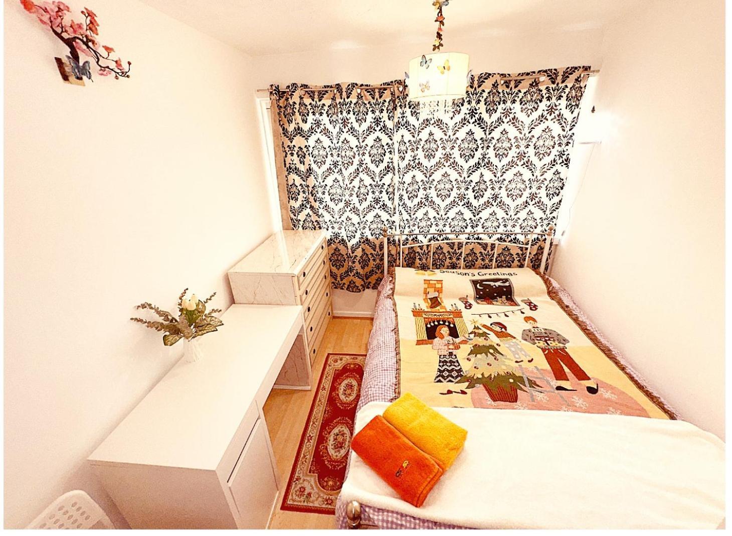 Excellent Double Rooms In Cheap Rate Around Central Лондон Екстериор снимка