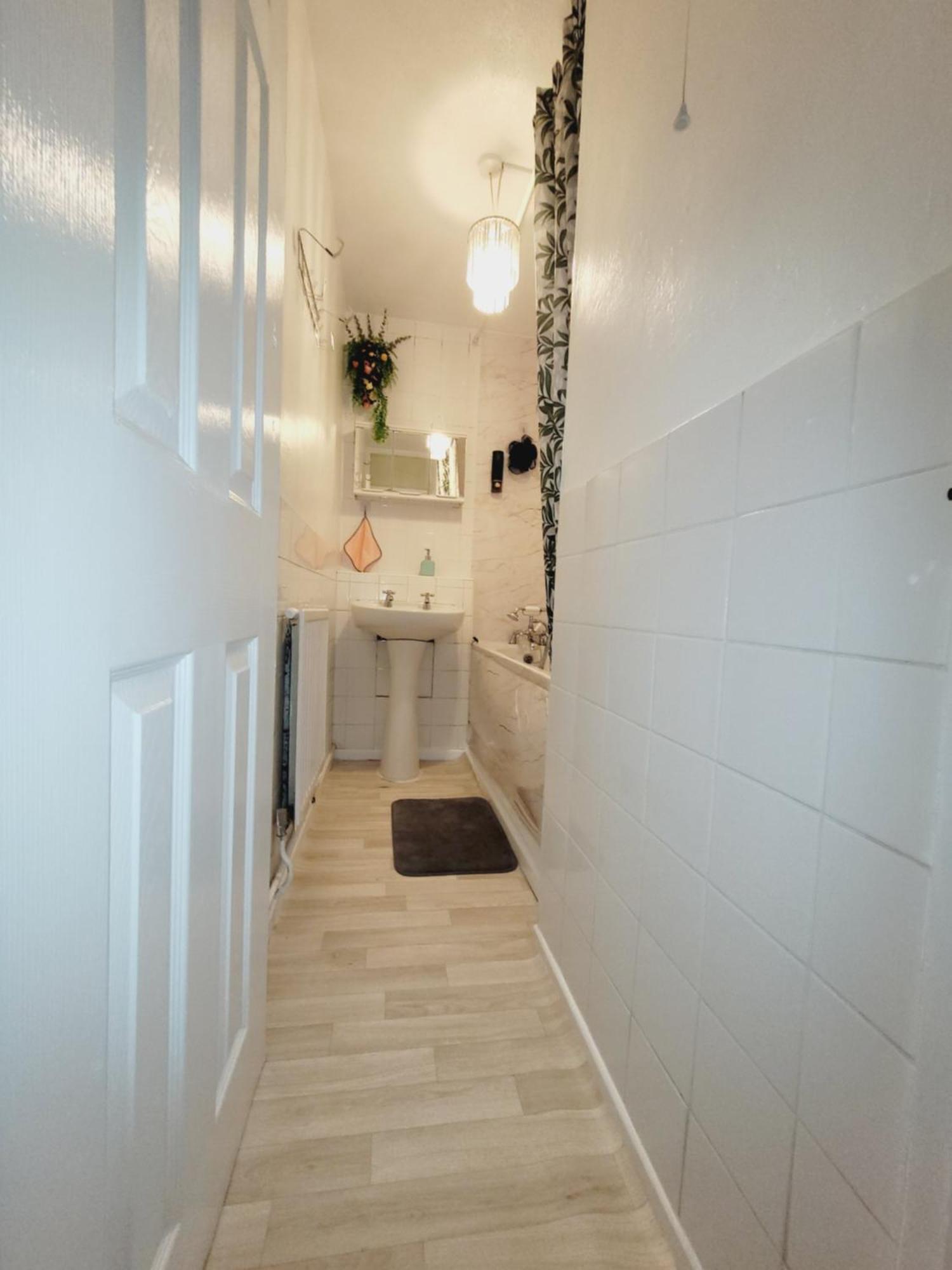 Excellent Double Rooms In Cheap Rate Around Central Лондон Екстериор снимка