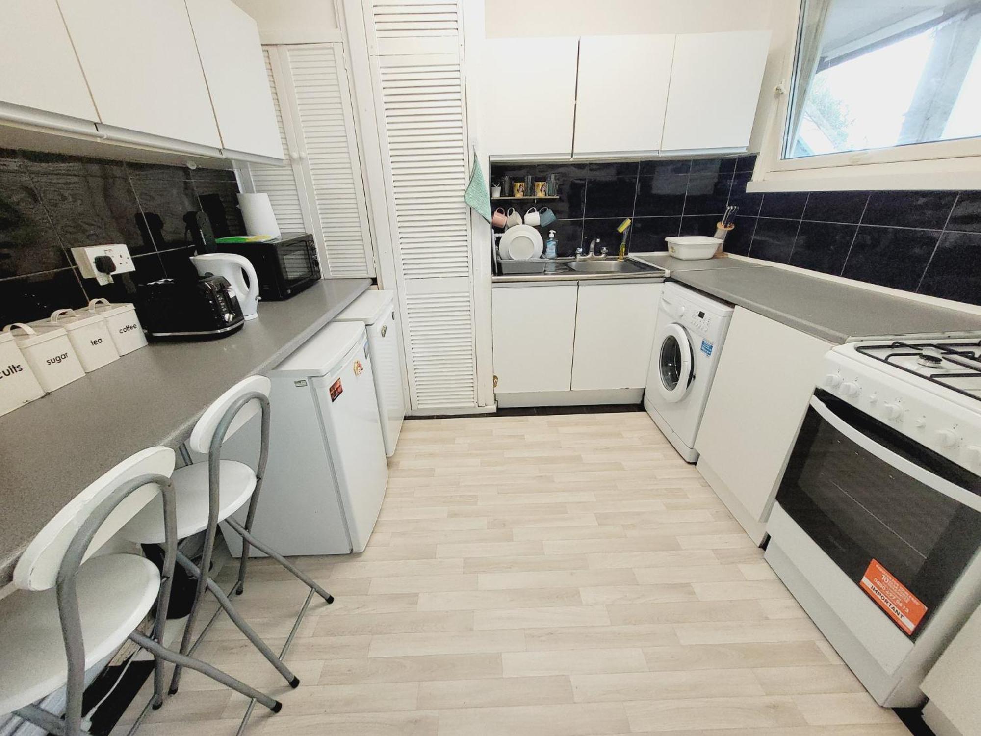 Excellent Double Rooms In Cheap Rate Around Central Лондон Екстериор снимка