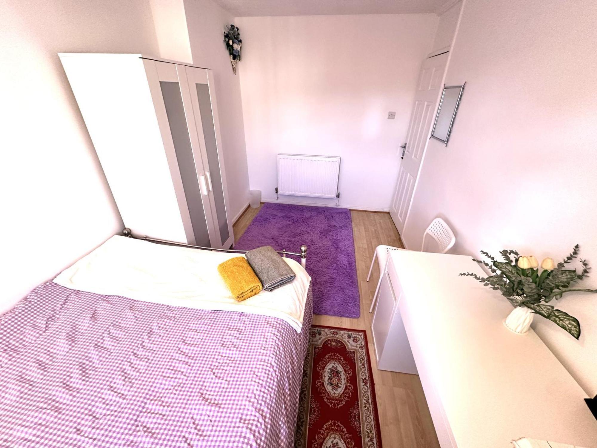 Excellent Double Rooms In Cheap Rate Around Central Лондон Екстериор снимка
